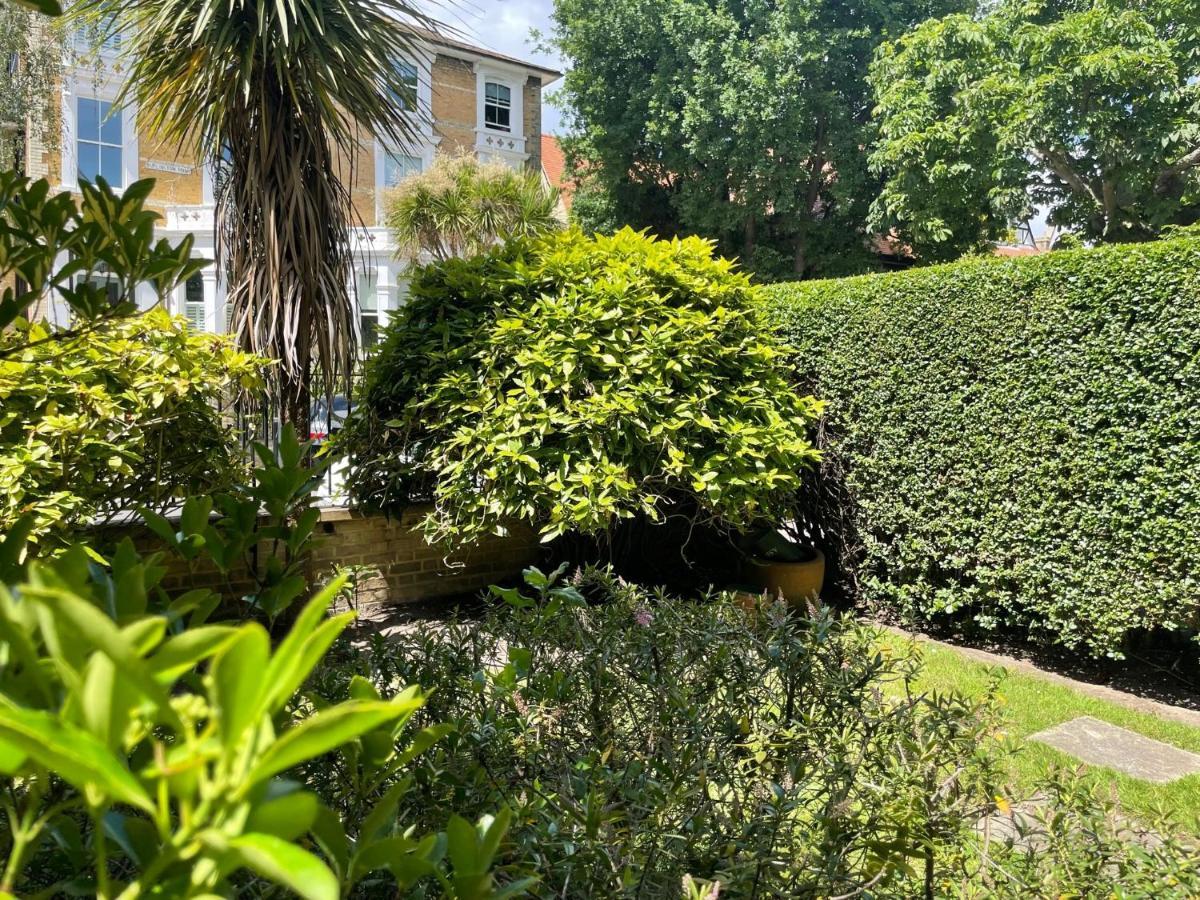 Charming Apartment In Chiswick London Eksteriør billede